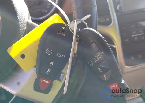 2011 Jeep Grand Cherokee Overland z USA, uszkodzony, nr VIN 1J4RR6GTXBC645170